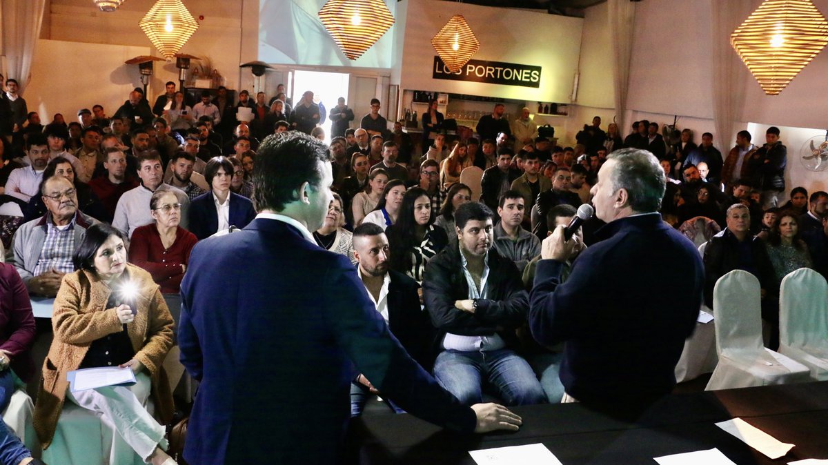 AlvaroDastugue's tweet photo. Primera Convención Nacional de nuestra agrupación #PlanPaís. Agradecemos la presencia del Sec. Presidencia @AlvaroDelgadoUy y compañeros diputados @pjisdonian @echeverriadiego @tatoviviano. 

¡Arriba el @PNACIONAL! https://t.co/jH6nnxKJQc