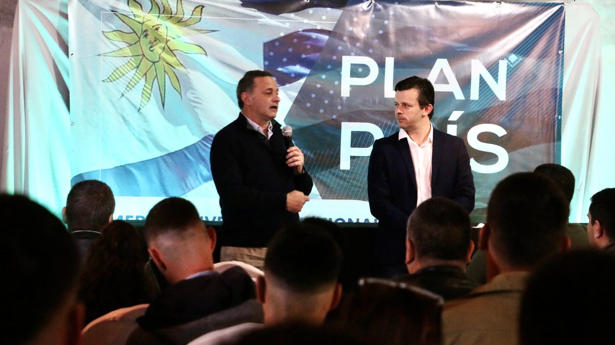 AlvaroDastugue's tweet photo. Primera Convención Nacional de nuestra agrupación #PlanPaís. Agradecemos la presencia del Sec. Presidencia @AlvaroDelgadoUy y compañeros diputados @pjisdonian @echeverriadiego @tatoviviano. 

¡Arriba el @PNACIONAL! https://t.co/jH6nnxKJQc