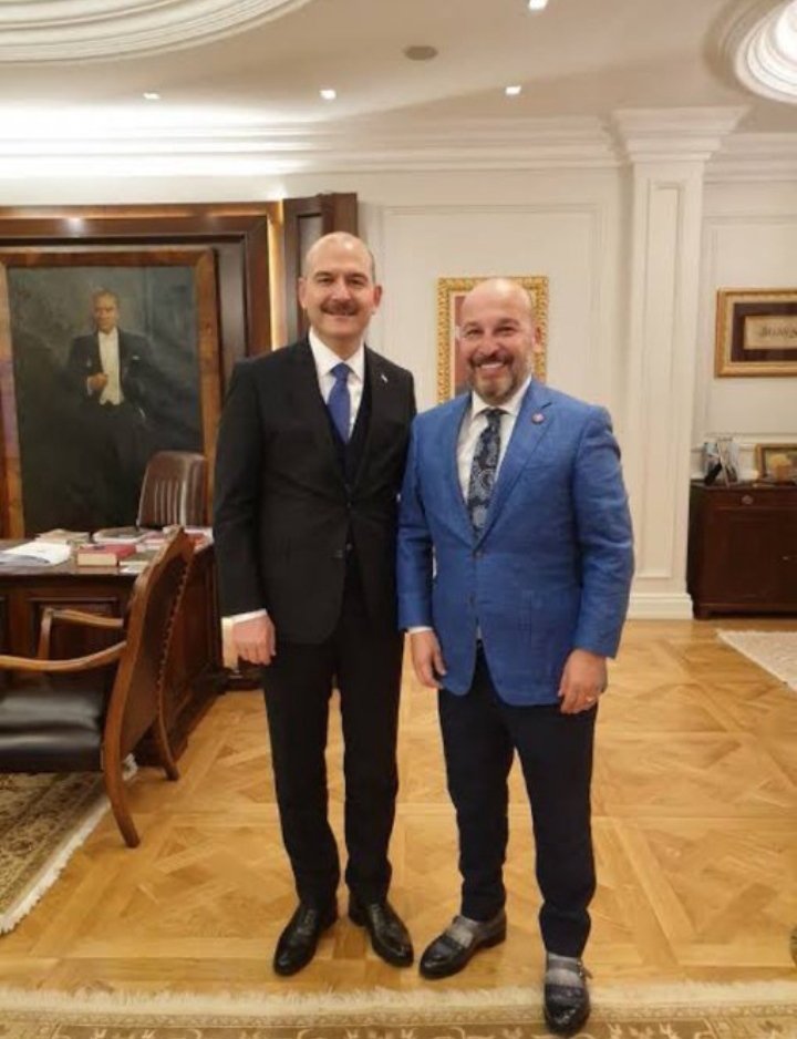heimwehy's tweet photo. #WhatsApp bundan böyle Süleyman Soylu ile foto çekinmiş herkesin bir hırsız bir katil olduğunu bilmelisiniz çünkü hepsinin ortak paydası o kişi https://t.co/hQrxnHGj5q