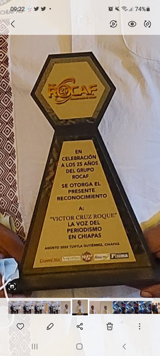 VMCruz12's tweet photo. ¡KO!: Gracias al #GrupoROCAF, y particularmente al Dr. @RodolfoCalvo71, por esta distinción: "La Voz del Periodismo en Chiapas". Florecen las satisfacciones de vida, cuando se siembran semillas de perseverancia en los surcos de la humildad. https://t.co/w76qQzEK6j