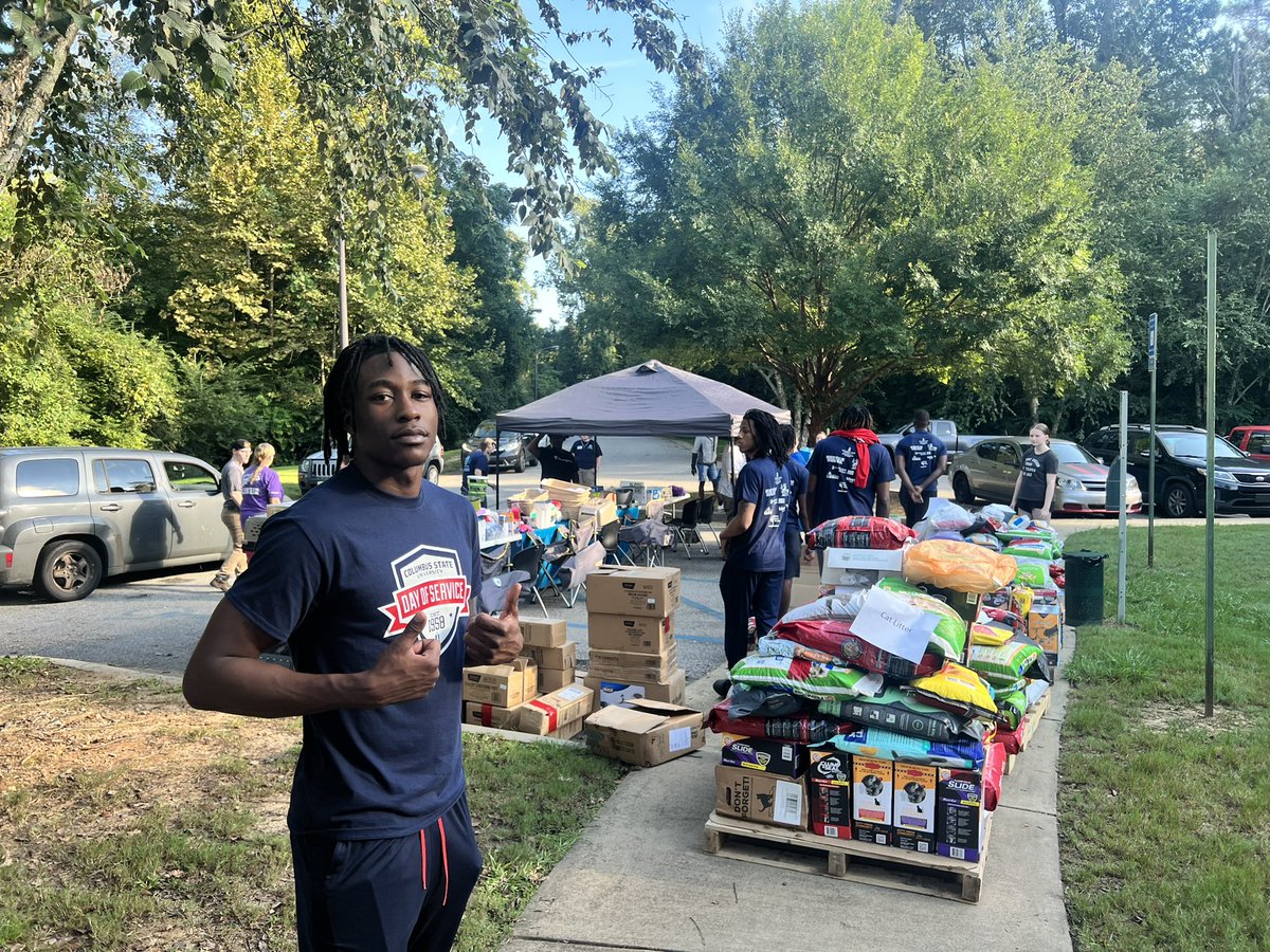 CSUCougarsMBB's tweet photo. Another Day of Service in the books for our team working with @PAWSHumane1 #GoCougars #CSUDayofService 🐾 https://t.co/ii6czHw8CO