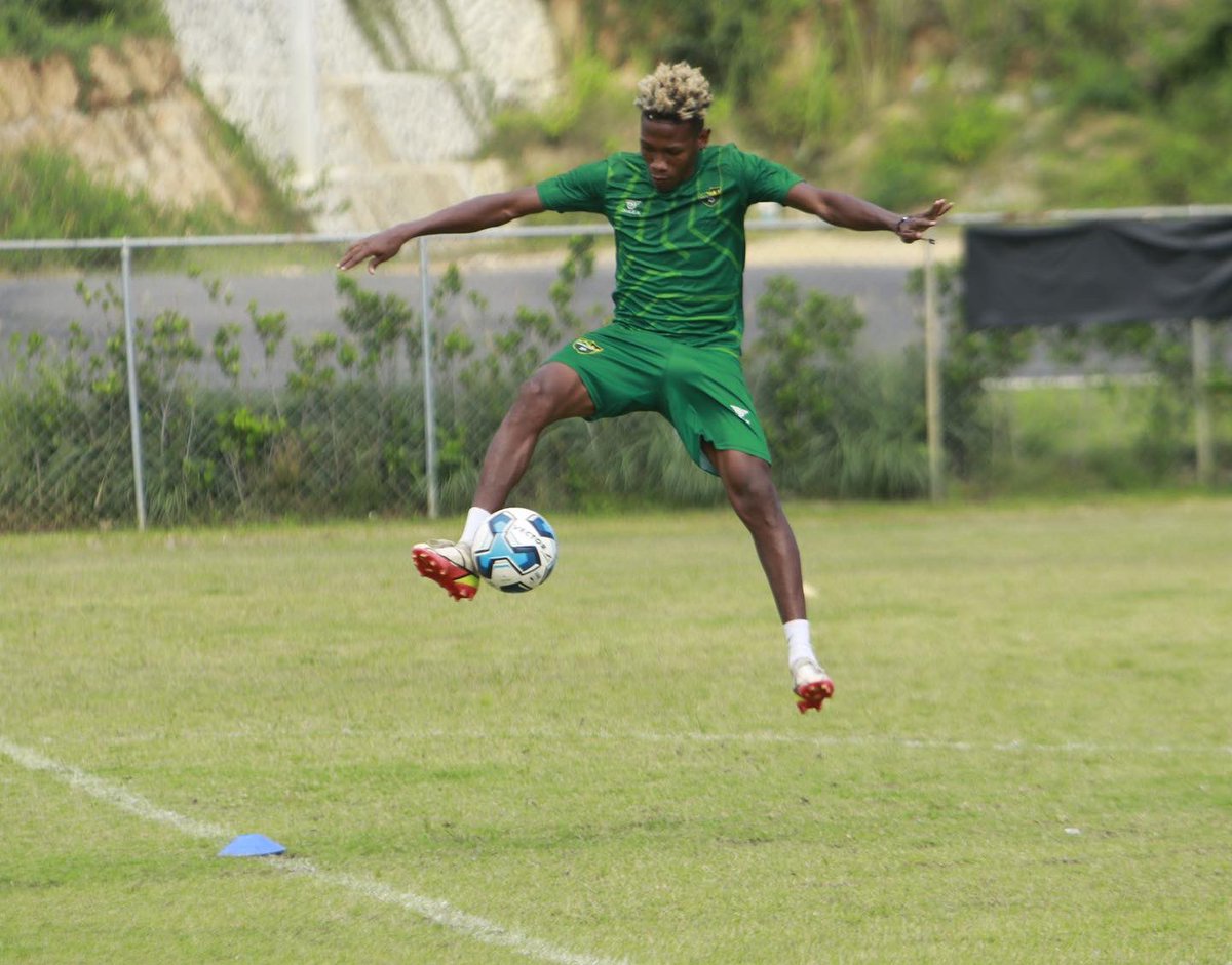 JarabacoaFC's tweet photo. Entrenamiento matutino🙌🏻💚. #SomosFuria #Jarabacoa https://t.co/ITOViOAE3s