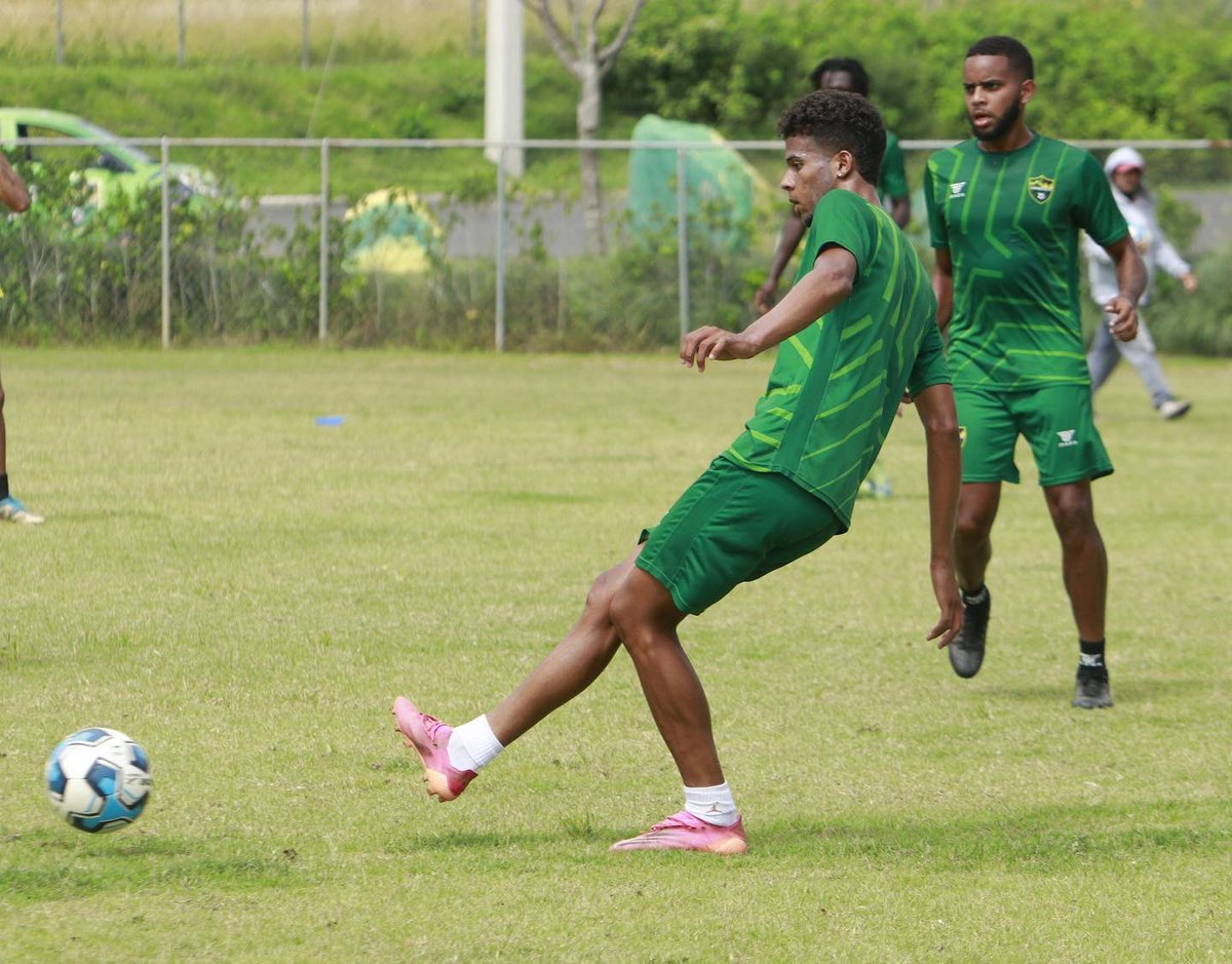 JarabacoaFC's tweet photo. Entrenamiento matutino🙌🏻💚. #SomosFuria #Jarabacoa https://t.co/ITOViOAE3s