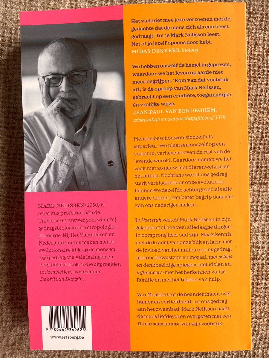 Thuiskomen van vergadering en het eerste <a href="/ErtsbergB/">Ertsberg uitgeverij</a> van het najaar op de deurmat vinden: ‘Voetstuk’ van <a href="/MarkNelissen/">Mark Nelissen</a>. (Merci, pakjesbezorger!)