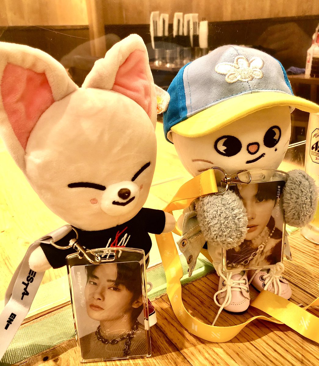 PJtakapu's tweet photo. ジニペン🐱とリベンジDEFEST!
相変わらずスキズチケットを
持ってる人がチラホラしかいない💦
でも2人して推しが手元に
来てくれましたぁぁぁぁぁ😭
その中でもアイエン🦊を求めて
いる人が多数の中、4時間位は
かかったけど交換探し諦めなく
て良かった😭
イエナ🦊見ちゅけたぁぁぁぁ😭
#DEFEST https://t.co/KBCcEoldNd