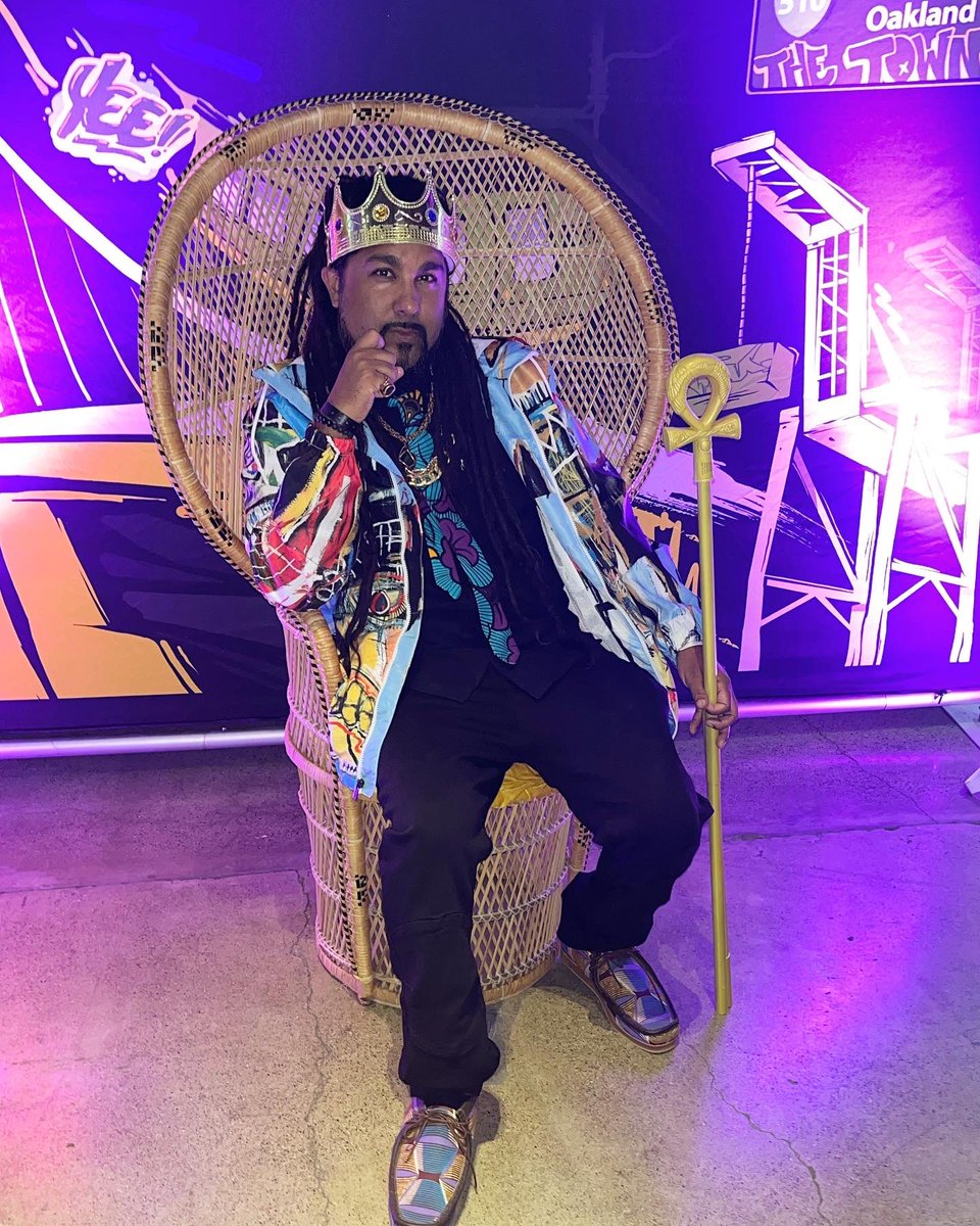 RasCeylon's tweet photo. 2nite I’m live on stage @ 1 of the classic venues in The Town: Geoffrey’s Inner Circle! This📸from @eoydc fundraiser #BlackFuturesBall #Oakanda #RasCeylon https://t.co/kB5nAkwQ5M