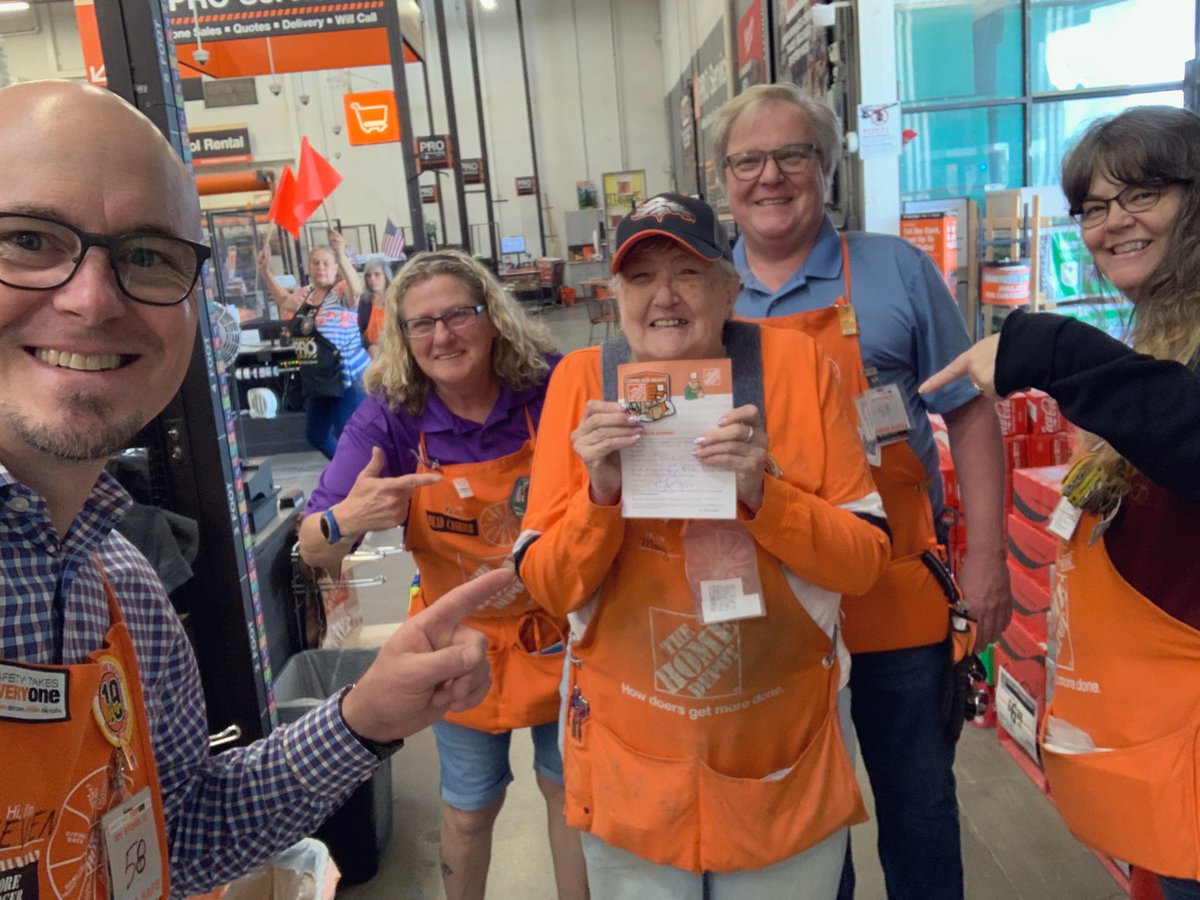 Great job to Pro Cashier Mary on stopping a cash card scam!! Thank you for staying alert!! #ArvadaProud #PMD