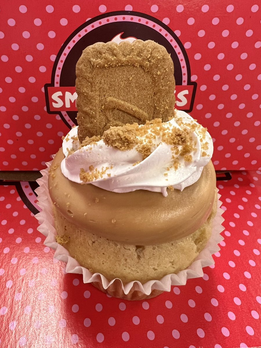 SmallCakesNDH's tweet photo. It’s Saturday! Stock up on our #yummy specials #BiscoffCookie #RedVelvetCheesecake & #ThinMint #Cupcakes +17 #delicious daily #cupcake flavors! Order pickup at 404.621.9634 or https://t.co/MTIy7NF1eE! Or get delivery thru UberEats GrubHub or DoorDash! https://t.co/lAR4iliZCL