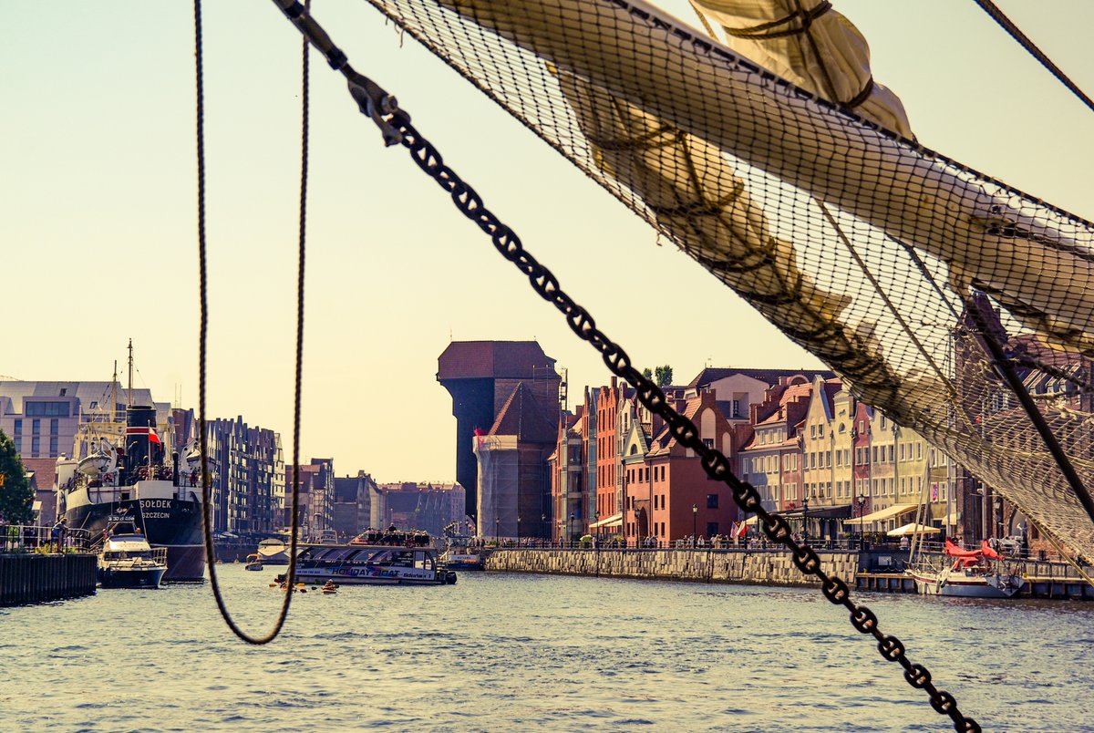 robert_silski's tweet photo. Gdańsk jest w ten weekend jeszcze bardziej morsko-żeglarski. I upalny 😎 Trwa 26. edycja Baltic Sail ⛵️🚤
#Gdansk #weekend #BalticSail #zagle #lato #pogoda #meteo #ilovegdn https://t.co/0Lvu6F7Okh