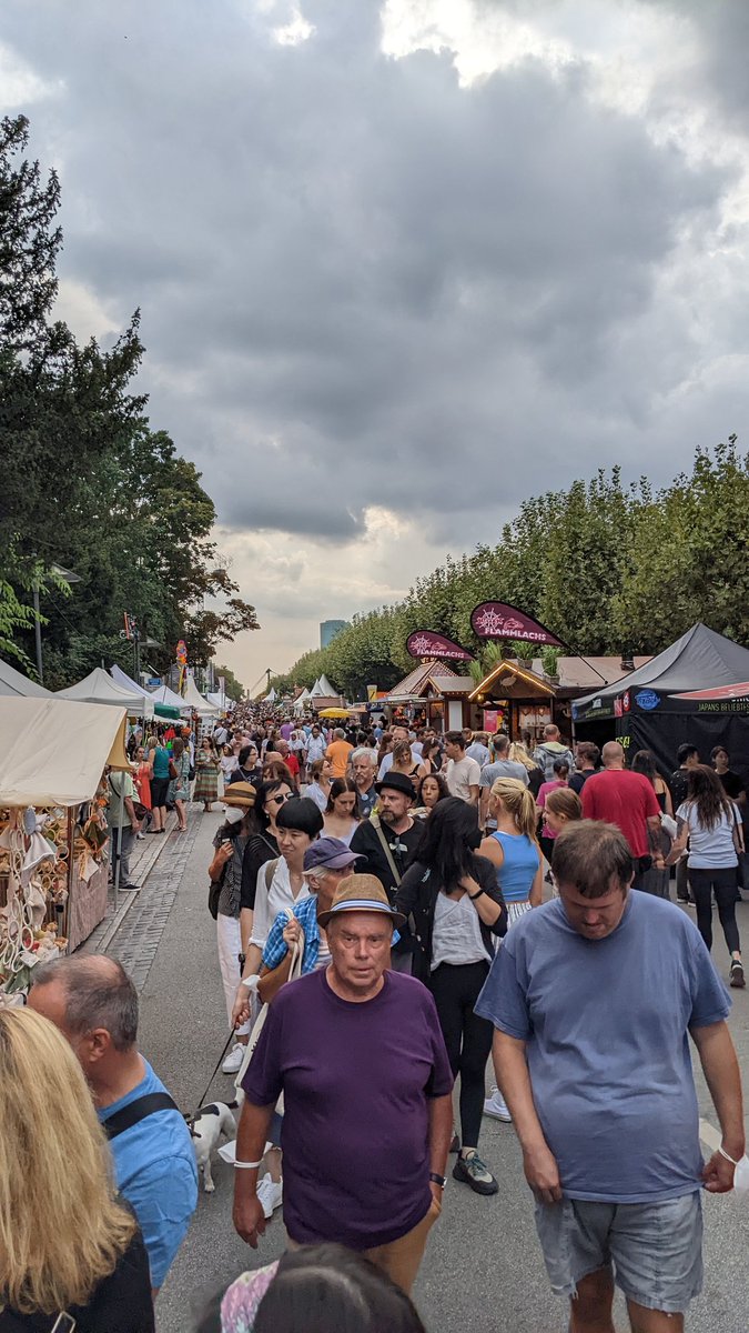 Dylan_1941's tweet photo. #FFM #Museumsfest nach 2 Jahren Coronaabstinenz bissi was los hier. https://t.co/mZ7mjkKobp