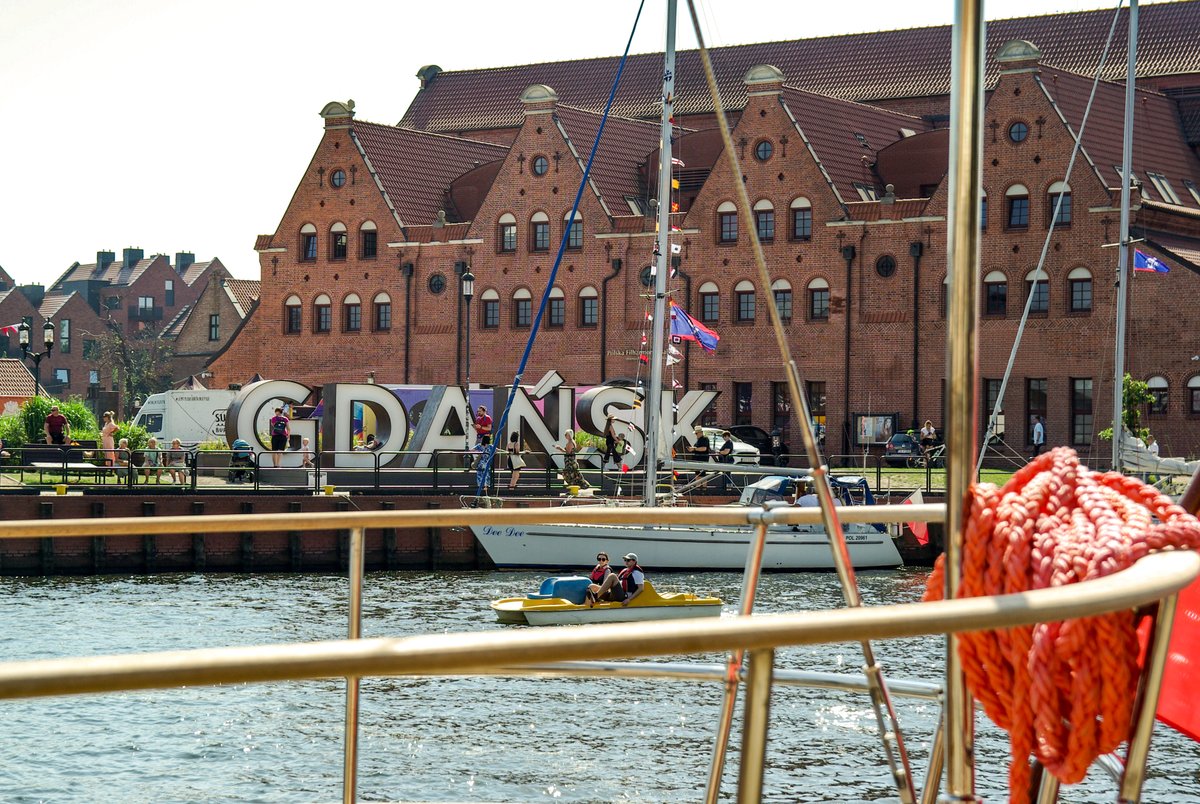 robert_silski's tweet photo. Gdańsk jest w ten weekend jeszcze bardziej morsko-żeglarski. I upalny 😎 Trwa 26. edycja Baltic Sail ⛵️🚤
#Gdansk #weekend #BalticSail #zagle #lato #pogoda #meteo #ilovegdn https://t.co/0Lvu6F7Okh