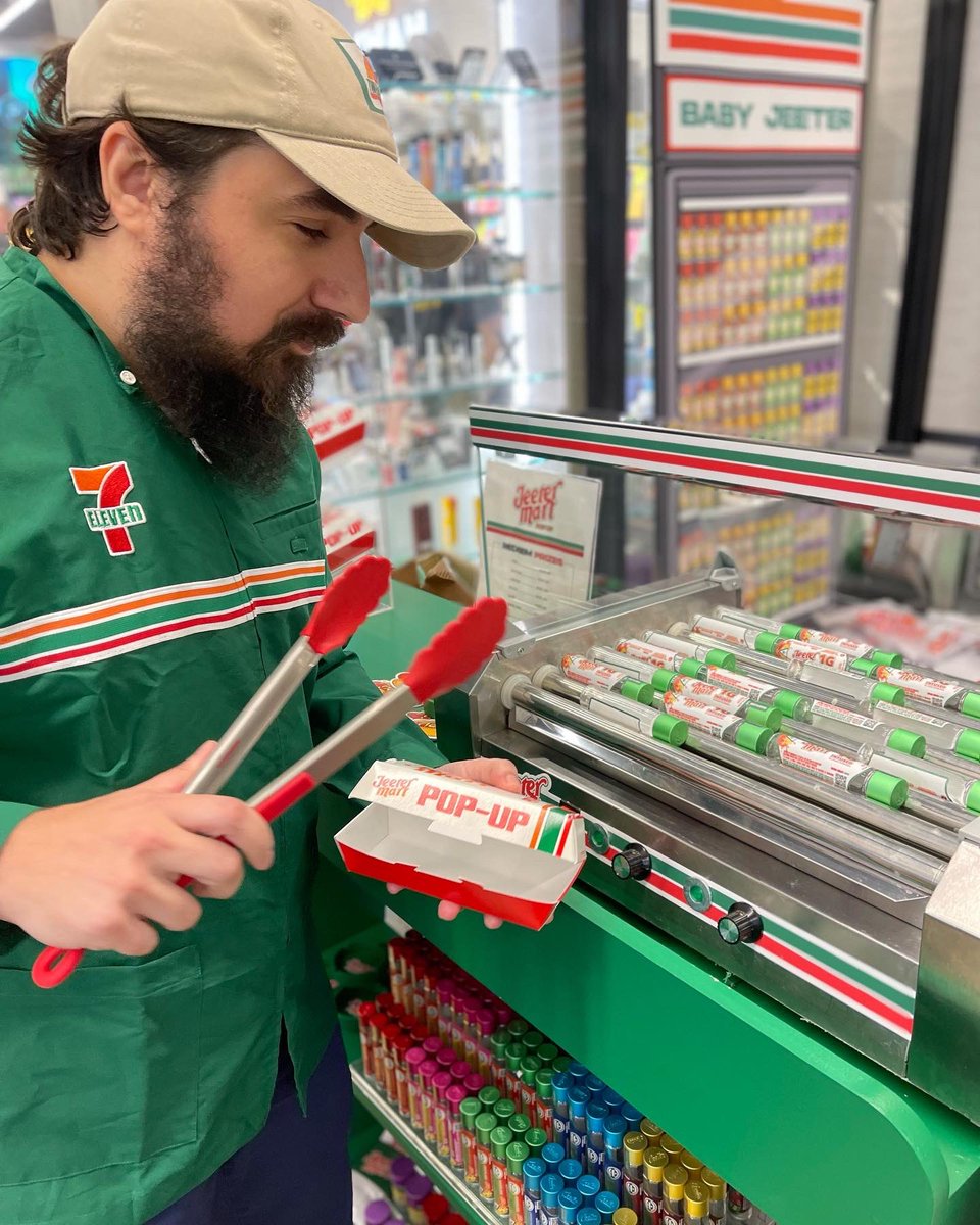 SteveKardynal's tweet photo. 7-Eleven themed weed shop, I dig it! https://t.co/SH3smVbC2R
