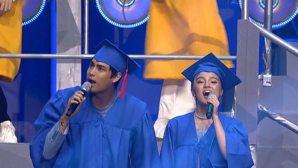 V07_04's tweet photo. The Graduation Finale Concert of HE'S INTO HER (Maxpein Zin Del Valle, Deib Lohr Enrile, Zarnaih Marchessa and Lee Roi Gozon)
@bellemariano02 @donnypangilinan #DonBelle #Tagsen @mscrizataa @imjoaoconz #CrizJo #LeeRot #HIHAllAccess #HIHAllAccessConcert #HIHFinaleConcert https://t.co/aFgijZ6RsX