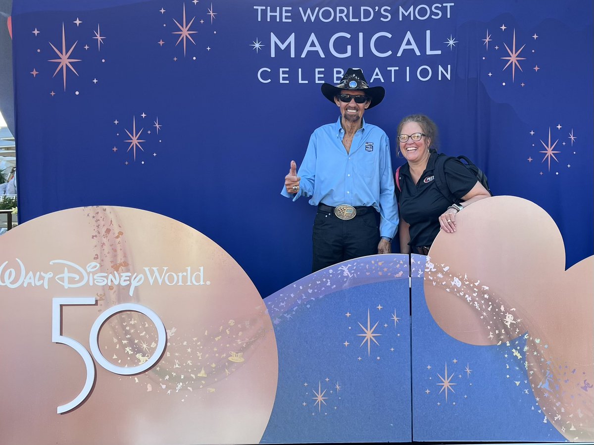 therichardpetty's tweet photo. The King and his daughter, Sharon, had a great morning at Disney World recreating a photo taken 25 years ago with Mickey Mouse.
#richardpetty #pettyfamily #50thanniversarydisneyworld https://t.co/MO5eOkmD4s