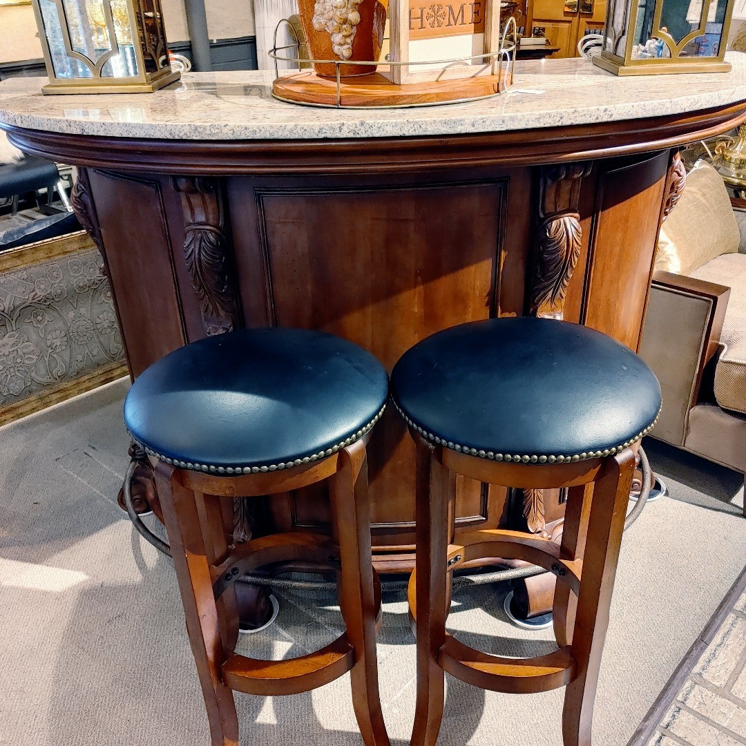 simplefindsga's tweet photo. Marble Top Bar with 2 Bar Stools.
#custombar #barstools #simplefinds https://t.co/z2xLEjR2fS