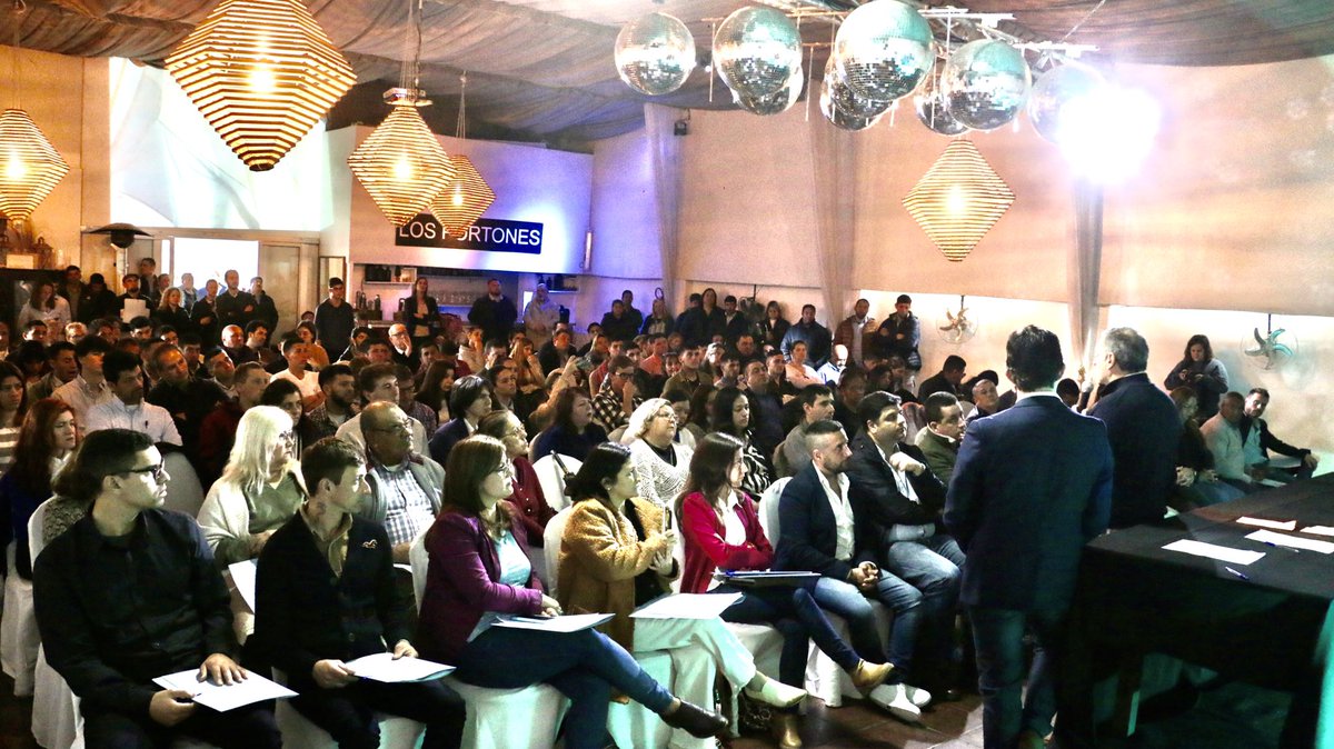 Betianabritos_'s tweet photo. Primera Convención Nacional de #PlanPaís. Estamos a casa llena, estudiando y definiendo nuestras próximas líneas de acción.

¡Arriba el @PNACIONAL! 🇺🇾 https://t.co/sDexfhOQWk