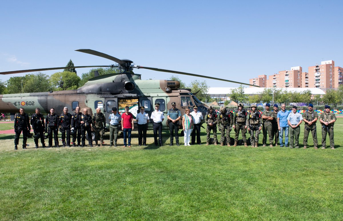 AytoAlcalaH's tweet photo. 🗞 Más de 20.000 personas acuden a la exhibición de las Fuerzas Armadas, Cuerpos de Seguridad del Estado, @PoliciaAlcalaH y @PCivilAlcalaH de las #FeriasAlcalá2022

Se trata de un récord histórico de este tradicional y esperado evento

ℹ️ https://t.co/75HX6biJ3h https://t.co/FnorRqZsbH