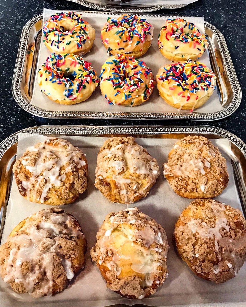JaysLocal's tweet photo. Now serving pastries from @crumbles_mv!
Featuring: Vanilla glazed, chocolate & coffee cake air fried donuts and jumbo chocolate chip cookies! π©πͺπ€©
#localbaker #shopsmall https://t.co/CcE3x4APdB