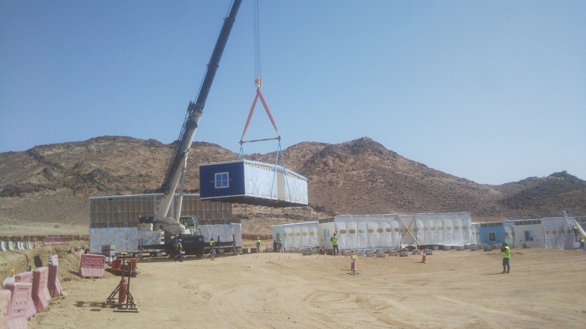 OXLES on Twitter "استمرار اعمال تركيب الغرف الجاهزة واعمال الطرق