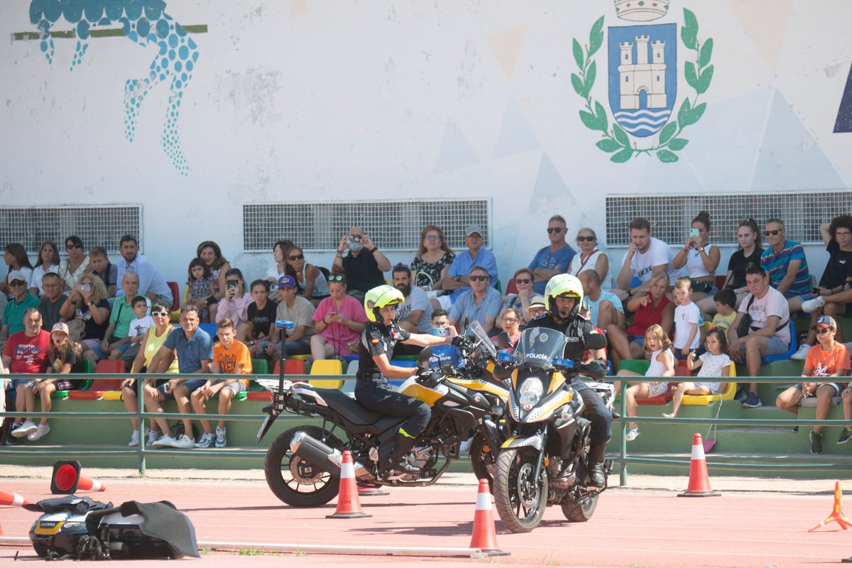 AytoAlcalaH's tweet photo. 🗞 Más de 20.000 personas acuden a la exhibición de las Fuerzas Armadas, Cuerpos de Seguridad del Estado, @PoliciaAlcalaH y @PCivilAlcalaH de las #FeriasAlcalá2022

Se trata de un récord histórico de este tradicional y esperado evento

ℹ️ https://t.co/75HX6biJ3h https://t.co/FnorRqZsbH
