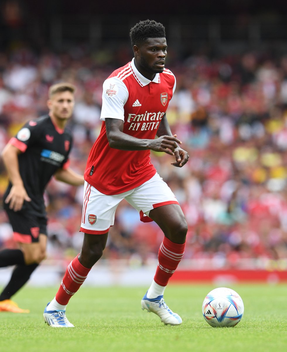 Arsenal's tweet photo. 🇺🇦 Oleksandr Zinchenko is left out as a precaution due to a slight sprain to left knee 

🇬🇭 Thomas Partey misses out due to a tight right thigh from Friday’s training session 

Both will continue to be assessed | #ARSFUL https://t.co/M4S4CMPkkb