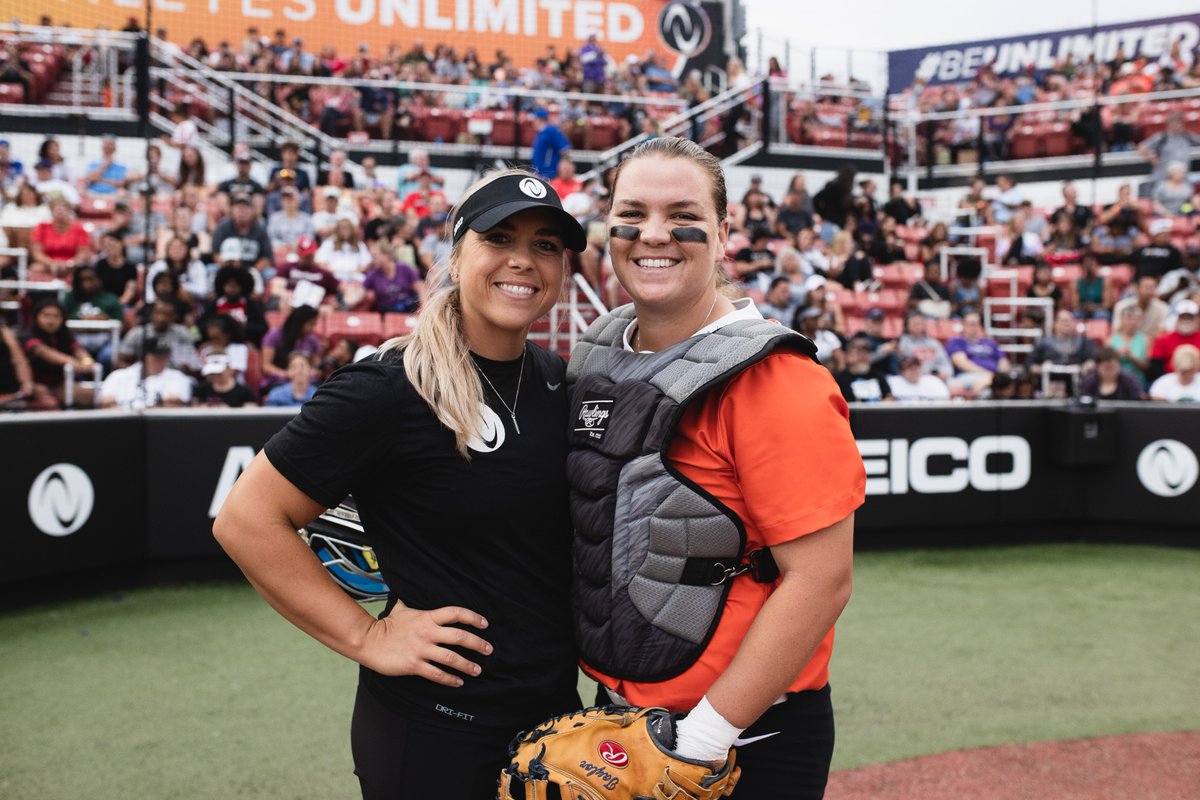 This week, Team Mulipola reunited the Edwards sisters, with Taylor Edwards sharing a dugout with Tatum Edwards, the team’s facilitator. 

📸: <a href="/AUProSports/">Athletes Unlimited</a> x @TayEdwards212 x <a href="/tedwards212/">Tatum Lewis</a>

d1sb.co/3R7kC7B