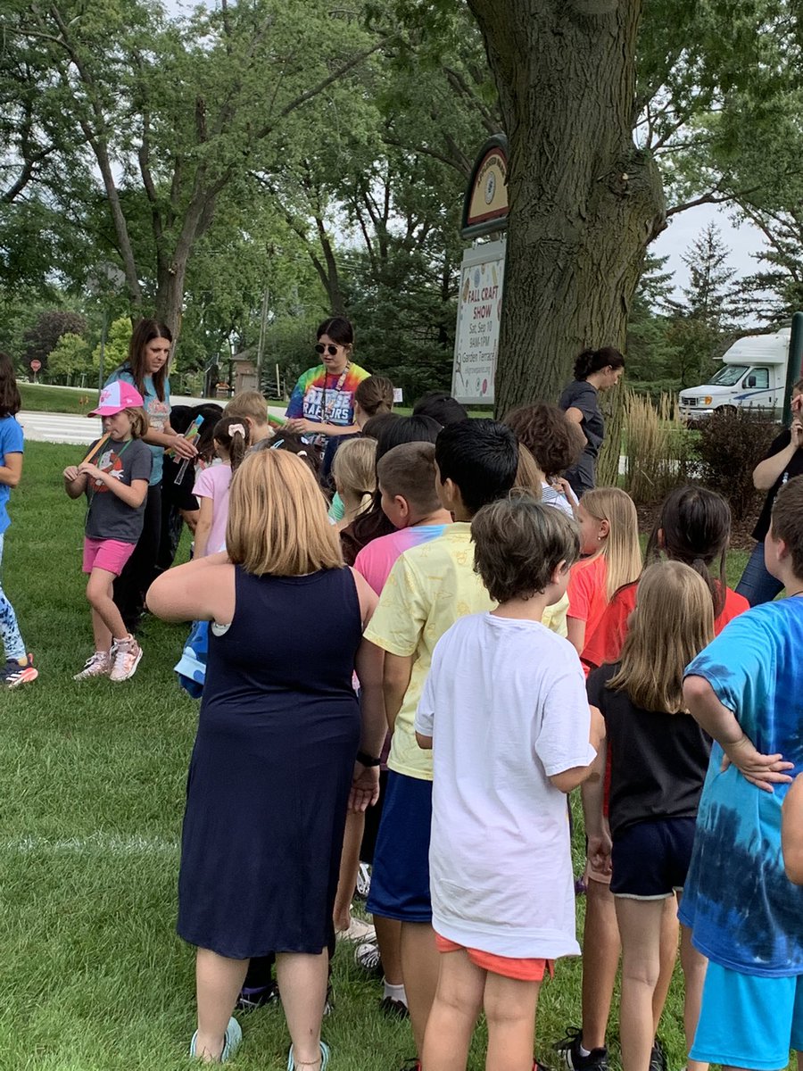 LiaMarvu's tweet photo. Party in the Park!  Celebrating a successful first month of school with all our Ridge friends.  @CCSD59 @D59Ridge #senseofbelonging https://t.co/FQTfkgElpv