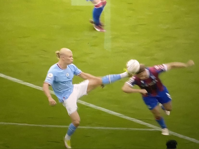DrizzyCPFC's tweet photo. Scoring 2 after not being sent off for this…

Football is so cruel man. https://t.co/vhOz3abmt8