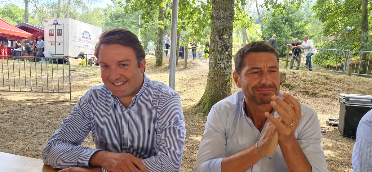PascalCOSTE's tweet photo. Près de 500 amis pour lancer "Territoires en perspectives" avec @GG_Guerin sur les bords du Lac de Vassiviere en présence de @davidlisnard et @AurelienPradie 
Nous avons besoins de l'engagements de tous pour rendre sa grandeur à notre France! 🇲🇫 https://t.co/RxSCoupoFt