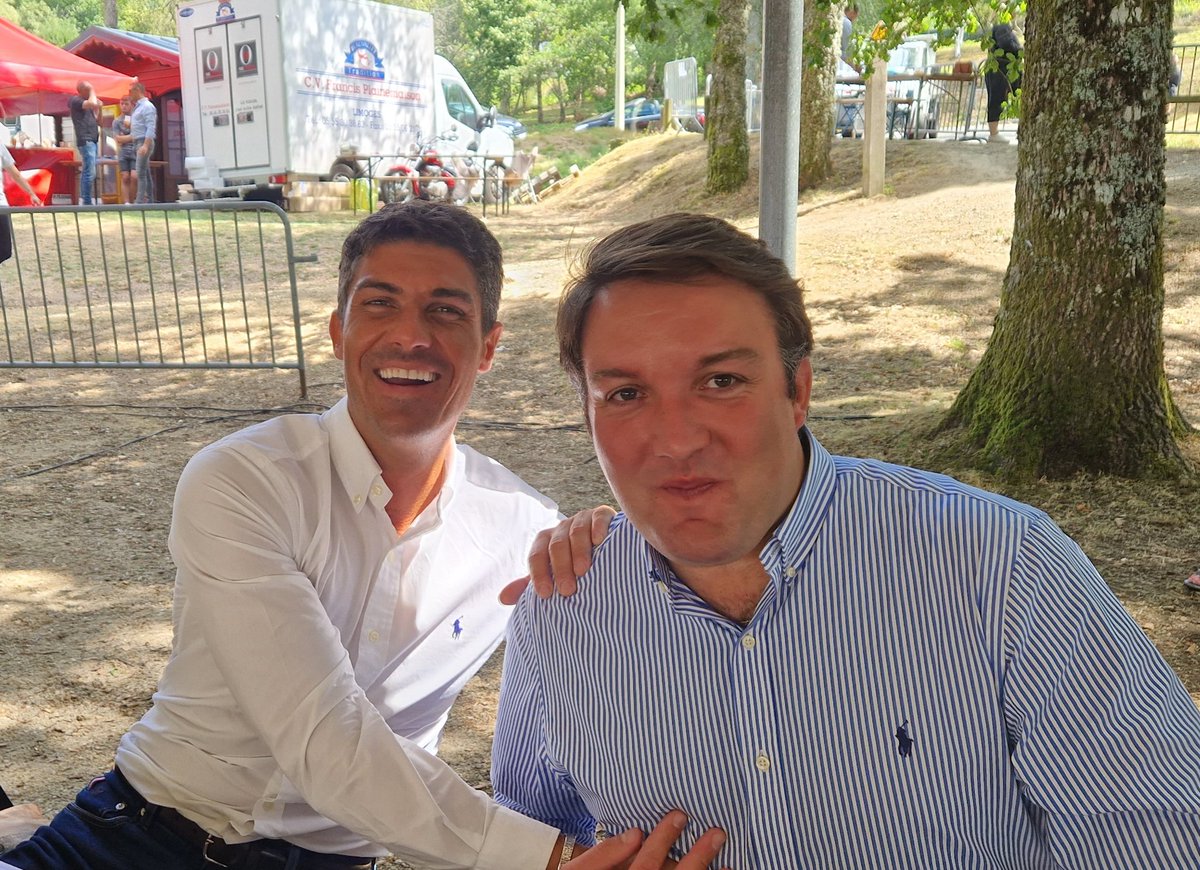 PascalCOSTE's tweet photo. Près de 500 amis pour lancer "Territoires en perspectives" avec @GG_Guerin sur les bords du Lac de Vassiviere en présence de @davidlisnard et @AurelienPradie 
Nous avons besoins de l'engagements de tous pour rendre sa grandeur à notre France! 🇲🇫 https://t.co/RxSCoupoFt