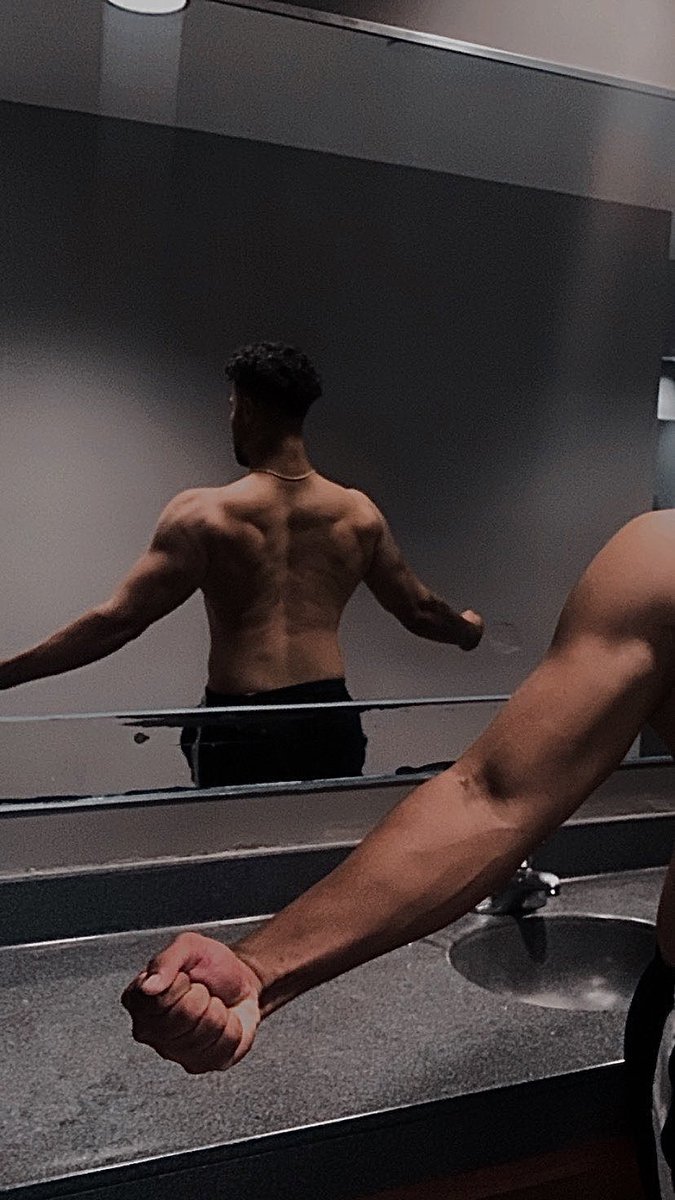 CastilloBaez24's tweet image. -Late Nights… 🐺