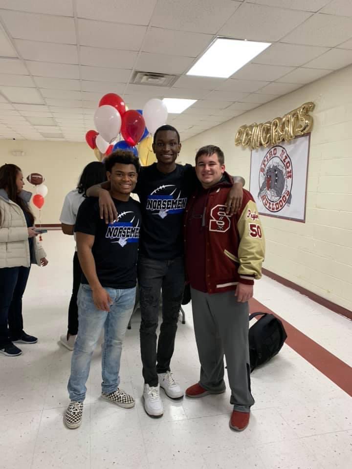 peyton_upchurch's tweet photo. Good luck to my two favorite Norseman today!
Proud of y’all boys!
@MalikRoberson6 @kidjuice14 
#GoNEO
#Bulldog4Life https://t.co/tshUyAaAFD