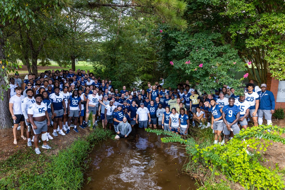 GSAthletics_FB's tweet photo. That Beautiful Eagle Creek ✨magic✨

Eagle Creek Baptism ☑️

#HailSouthern | #GATA https://t.co/Av4CUMlKrC