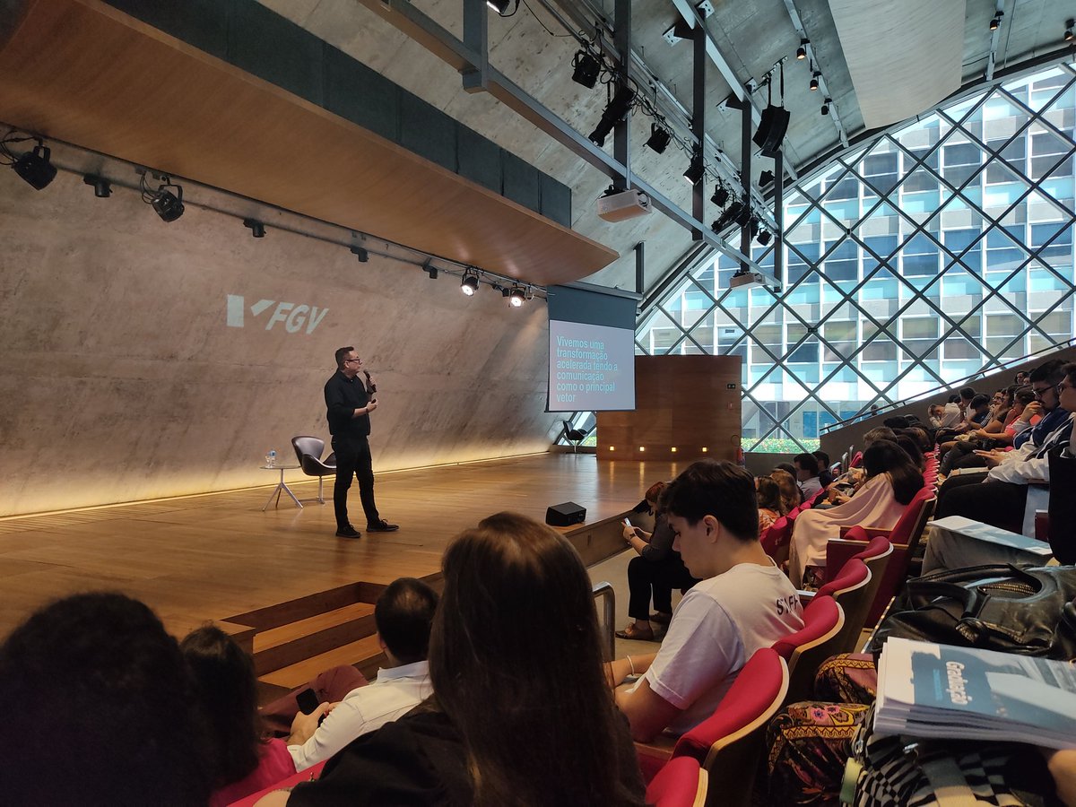 "Toda dinâmica internacional hoje é redefinida pela estrutura de comunicação. Estou falando de pessoas que sabem usar e traduzir uma informação para a visão de futuro de empresas", fala o nosso diretor <a href="/MARuediger/">Marco Aurelio Ruediger</a> na Experiência <a href="/FGV/">FGV</a>.