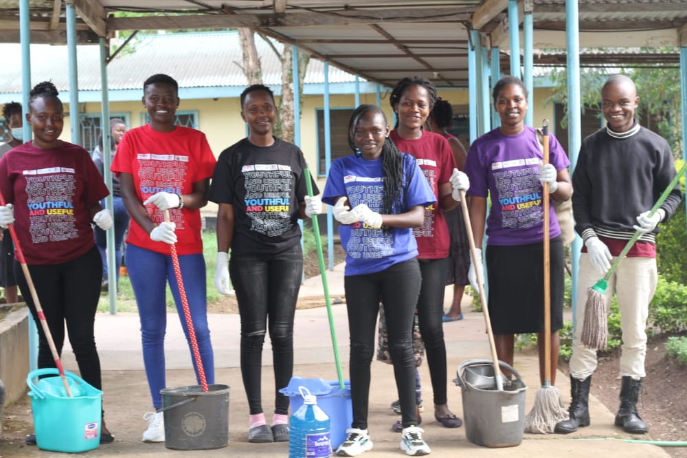 MwitaSophia3's tweet photo. #YouthfulAndUseful is being able to serve one's community irregardless. Today saw @TunawezaEmpower with support from @elfafrica  @DowNewsroom and @LEAPAfrica conduct a clean up exercise at Kehancha level IV hospital as well as plant trees
#Tunaweza
#YDOS2022
@YACHMigori https://t.co/carsksVLeK