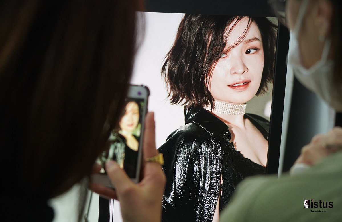 이밤의 끝을 잡고
이사진이 넘 좋아서 올리고싶엇어..