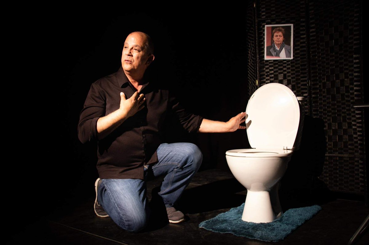 mike_lemme's tweet photo. Took me an entire month to discover “we’re making fun of Joe Rogan tonight” is a great line for handing out flyers. final performance at #edfringe tonight, 9:45pm. Witness the force that is Emil Ferzola. Get up and flush. https://t.co/gUCx0mTHgz https://t.co/9tXzc73mHL