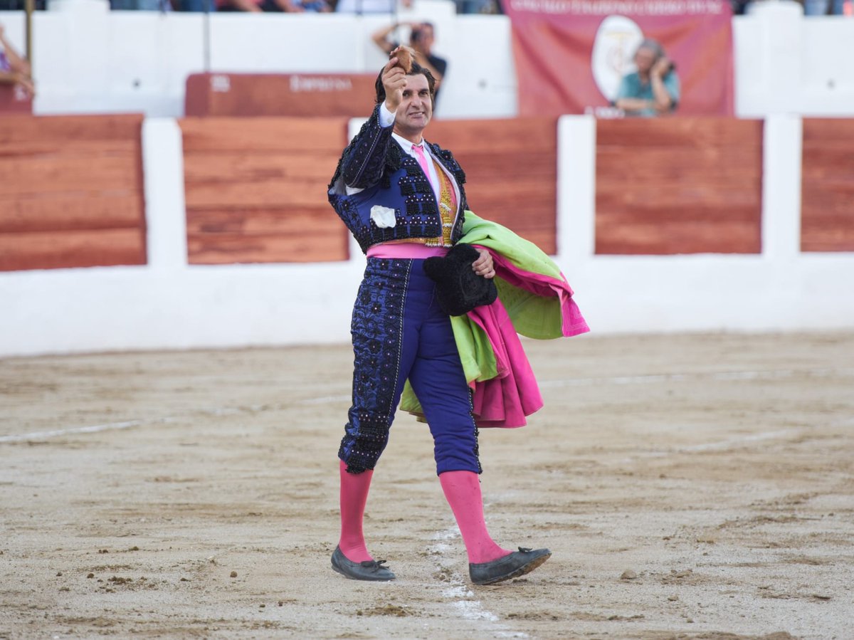 FESTEJOS.- Dos orejas para <a href="/InfoDVentura/">Info Diego Ventura</a> y oreja para <a href="/MorantedlPuebla/">Morante de la Puebla</a> en el ecuador de la 1ª de Feria en #Linares @prensaJMM <a href="/reymataurino/">REYMA Taurino</a> <a href="/alvaroramirezdc/">Álvaro Ramírez 📸</a> <a href="/alvaronunezcuv/">Alvaro Núñez del Cuvillo</a> burladero.tv/festejos/2022/…