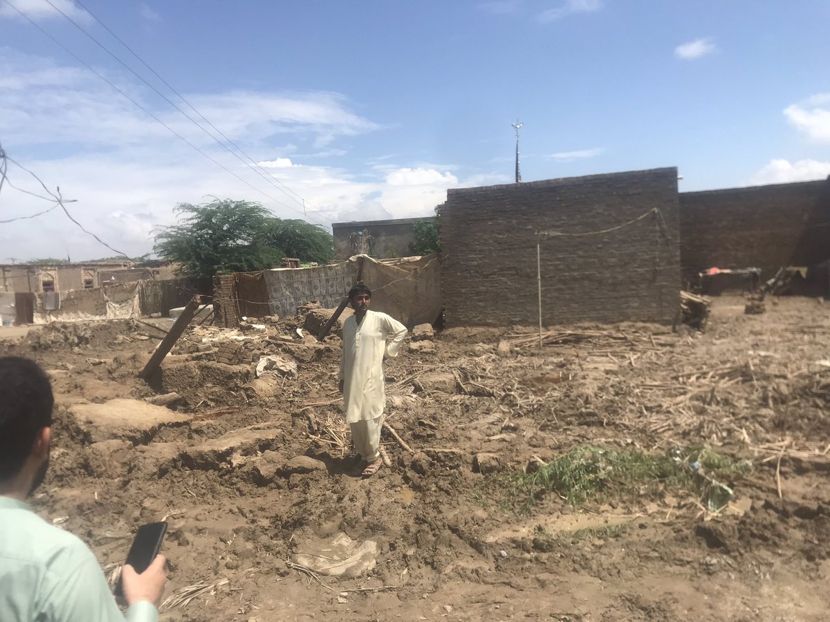 umar_mehsud's tweet photo. Today we surveyed the flood-affected houses in Garah Baloch, a village near Tank.100+ homes have been damaged. Around 40 houses have been completely damaged while the rooms and walls of the remaining houses have been damaged. https://t.co/wsv2PFvqBj
