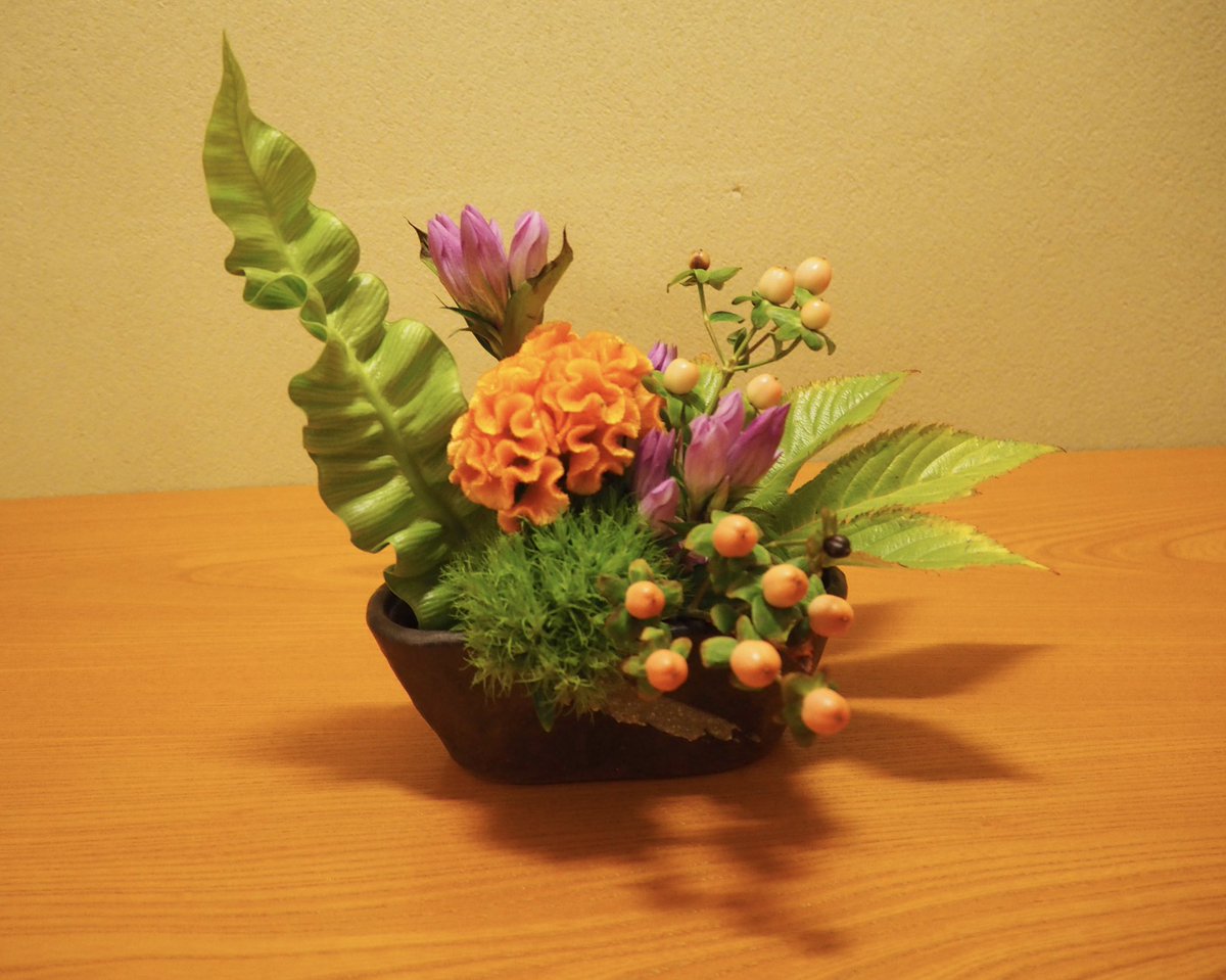 misstravels's tweet photo. Seasonal flora #ikebana #生け花 #makingflowersalive #flowerarrangement #tokyo #flowers #seasonality #japanesestyle #takanawahanakohro #lifeinjapan #beautifullittlethings #japan #japaneseculture #remarkabletravels https://t.co/fuGUPSyQTW