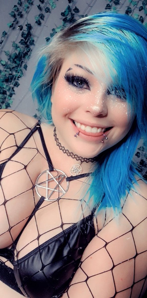 The_Merr_Cat's tweet photo. But another cure photo because yall hyped me up last time https://t.co/VZbmdLghJz