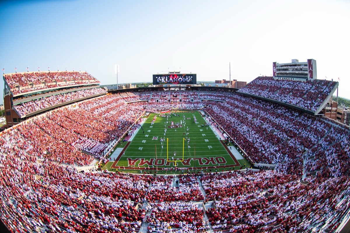 UofOklahoma's tweet photo. 𝐎𝐧𝐞 𝐰𝐞𝐞𝐤.. ☝️🏈

#OUDNA | #PackThePalace https://t.co/slMnT6VZ7b