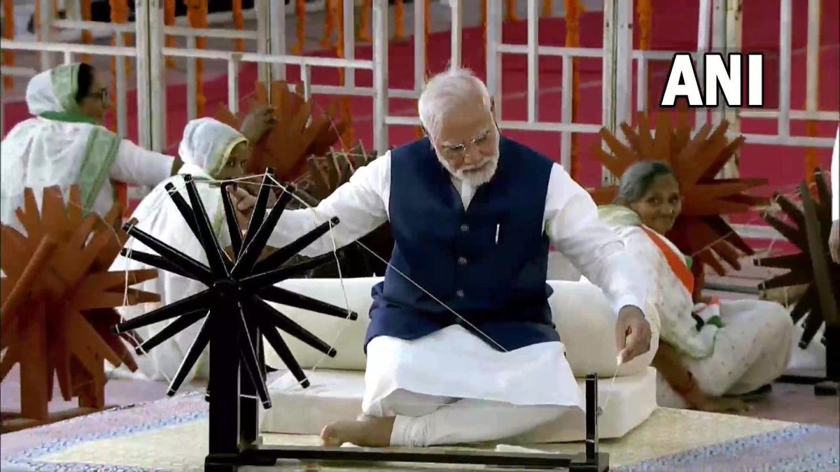 Igarvitarora's tweet photo. What a sight!

PM Shri @narendramodi Ji spins the charkha at the #KhadiUtsav! https://t.co/1tBpC3AEU5