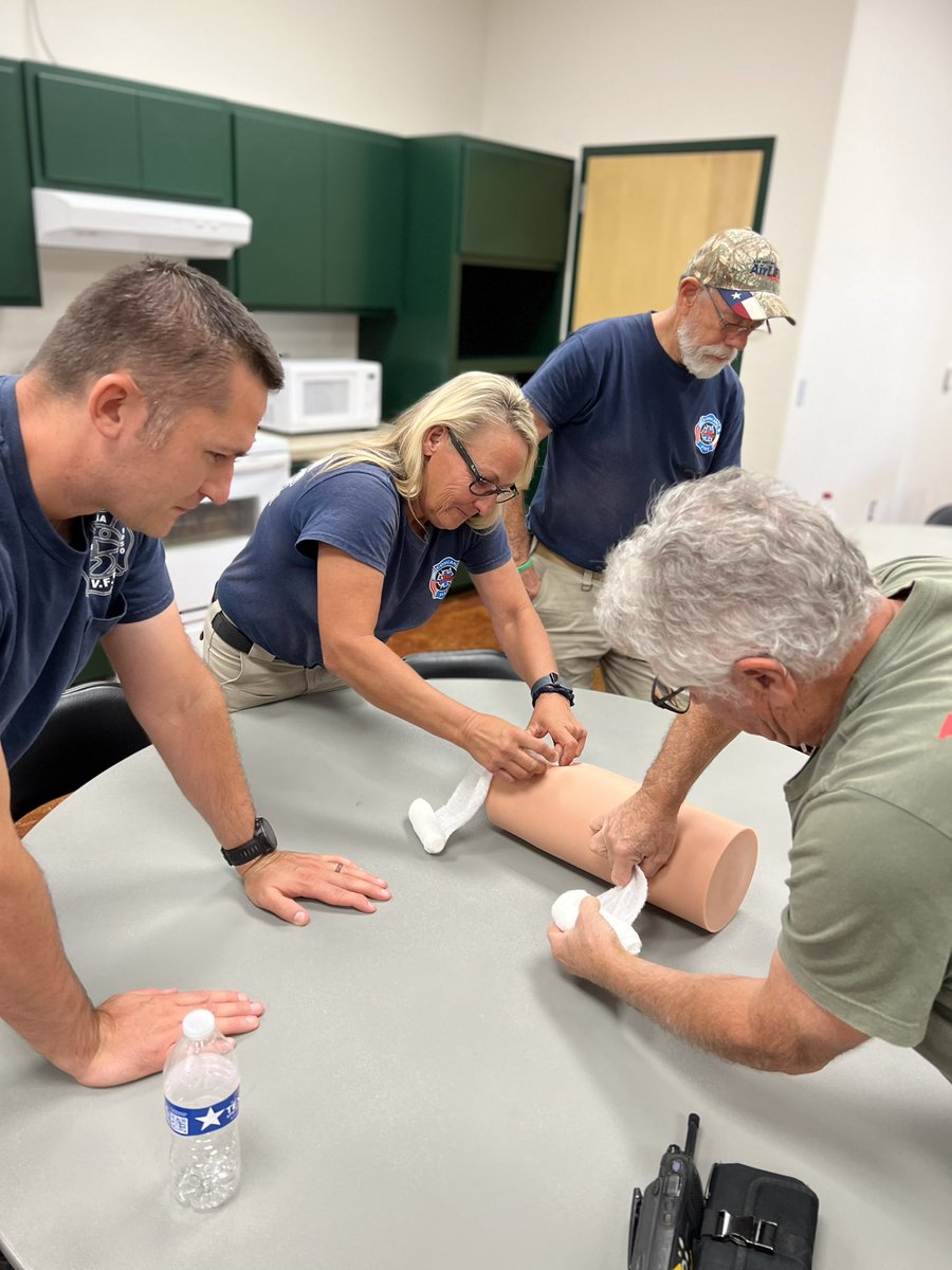 liaoroussos's tweet photo. So grateful to have the opportunity to teach @StopTheBleed with @brandyjo1211 in our @STRAC region of #Uvalde ! We have more instructors ⛑in #Concan #Hondo and #Uvalde to teach bystanders bleeding control 💪🏻🩸

#whentraumacentersworktogether
#StrongerTogether 
#mayahstrong https://t.co/yNxrVFPSeE