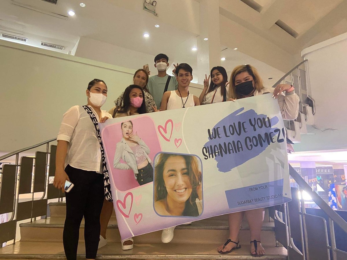 auntiepheebs's tweet photo. Thank you #sugarbay fam for the love!
@gomezshanaia
#HIHAllaccessconcert https://t.co/uu7Cquw56U