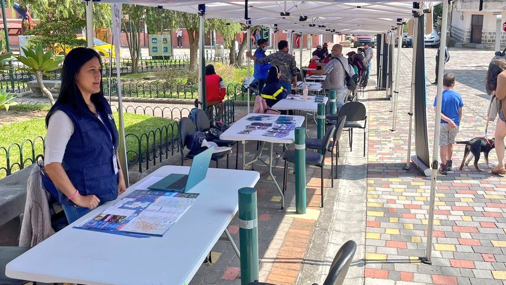 DesarrolloQuito's tweet photo. ¡Te esperamos hasta las 13h00, en el #MunicipioEnTuBarrio!

En la parroquia rural  de #Chavezpamba, estamos brindando a la ciudadanía asesoría en temas de desarrollo productivo🚀.

#QuitoParaProsperar https://t.co/yjZZY7sCk1