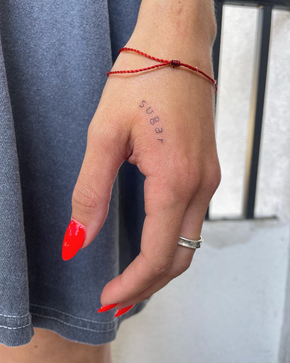 oliviaholtarg's tweet photo. 📸 Nuevos tatuajes de Olivia Holt hechos recientemente! 
Recordemos que ella ya tenía 5 tatuajes anteriormente! https://t.co/HKpElhM0EW