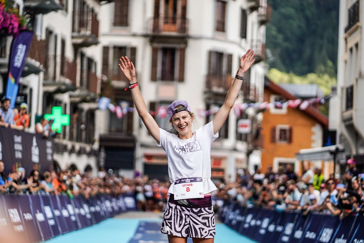 RevistaTrailRun's tweet photo. Katie Schide se convierte en vencedora de #UTMB22 con un tiempo de 23:15:12
🙌🏻🙌🏻🙌🏻🙌🏻 https://t.co/EDr6DIeSCj
