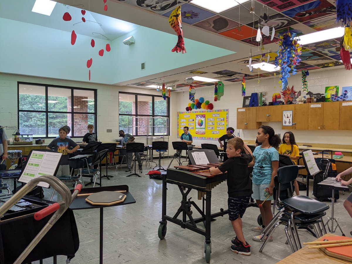 msbaileysmusic's tweet photo. A great start to Band! Thank Mr. Holley and  Ola Middle School bands for hosting us at your Jumpstart.#FineArtsMatters #NHE_HCS #nhe_brightknights #HCSFineArts https://t.co/yhuyDwcAFs