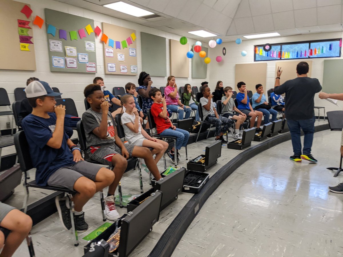 msbaileysmusic's tweet photo. A great start to Band! Thank Mr. Holley and  Ola Middle School bands for hosting us at your Jumpstart.#FineArtsMatters #NHE_HCS #nhe_brightknights #HCSFineArts https://t.co/yhuyDwcAFs